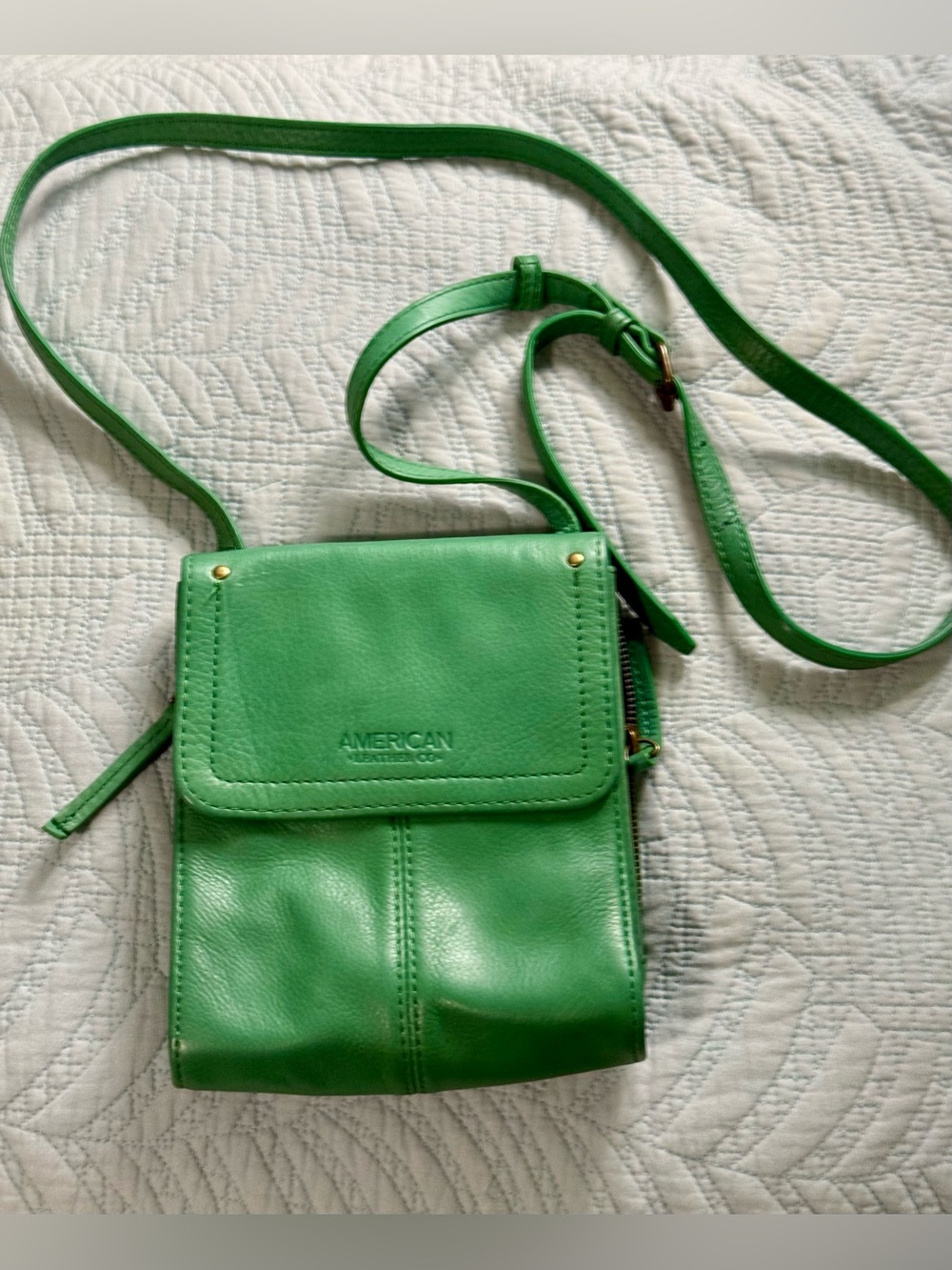American Leather Co, Green leather Crossbody Bag, magnetic snap closure & zipper